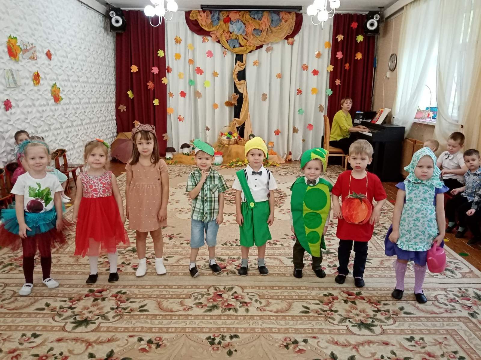 Осенний праздник в детском саду. Средняя группа